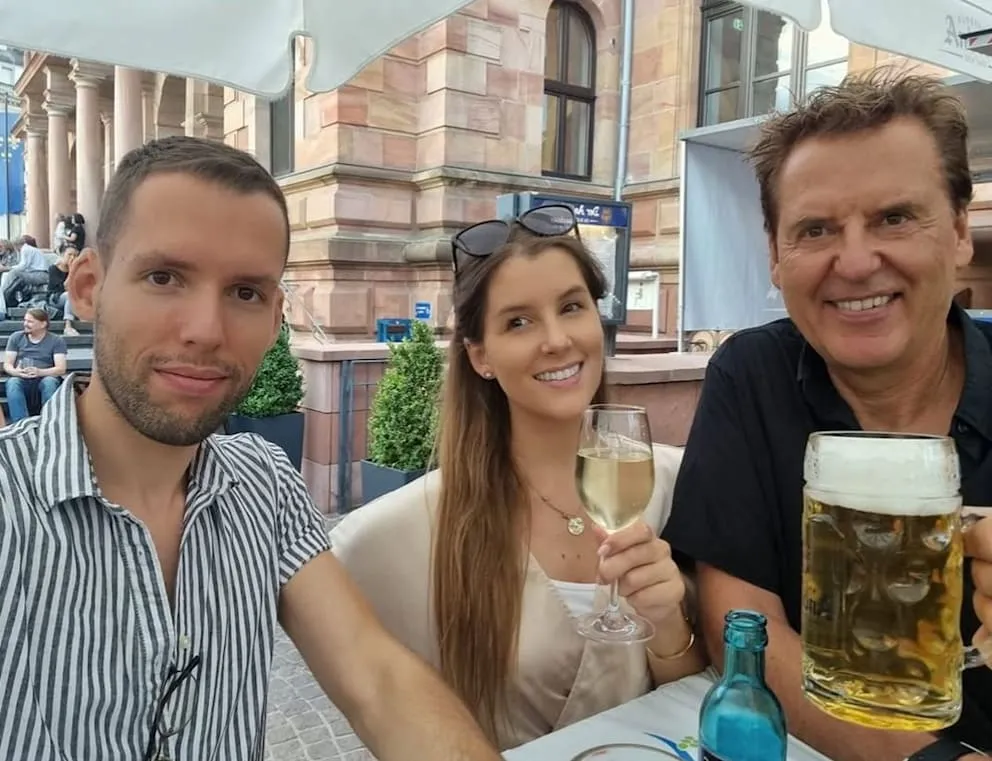 Auf Instagram zeigt Jörg Dahlmann (r.) stolz seine Kinder Lara (M.) und Marlon